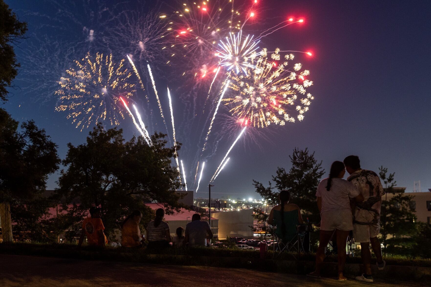 070325-owh-new-fireworks-mm-03.JPG